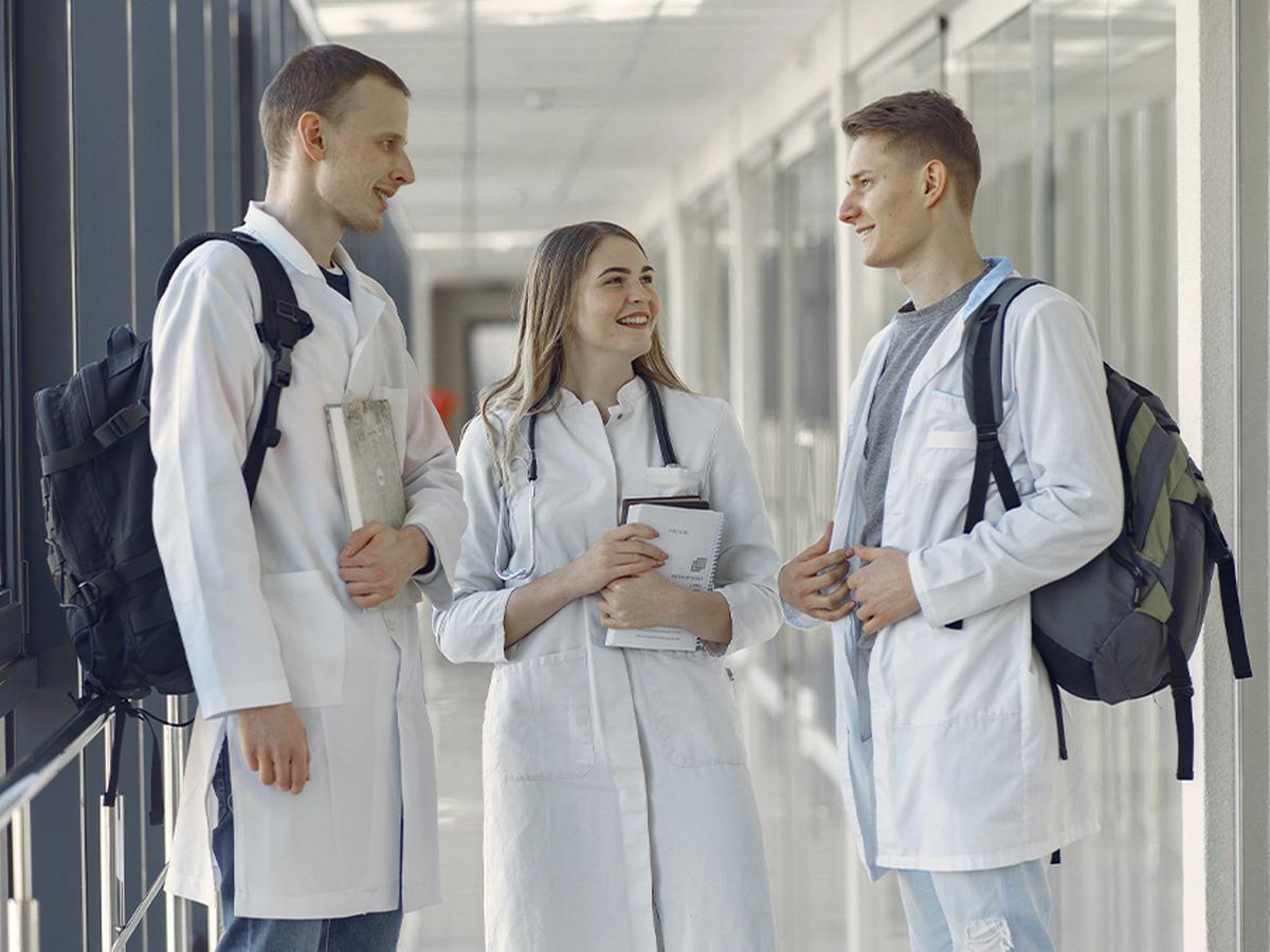 Mejores universidades para estudiar medicina en Chile - RED Crónicas